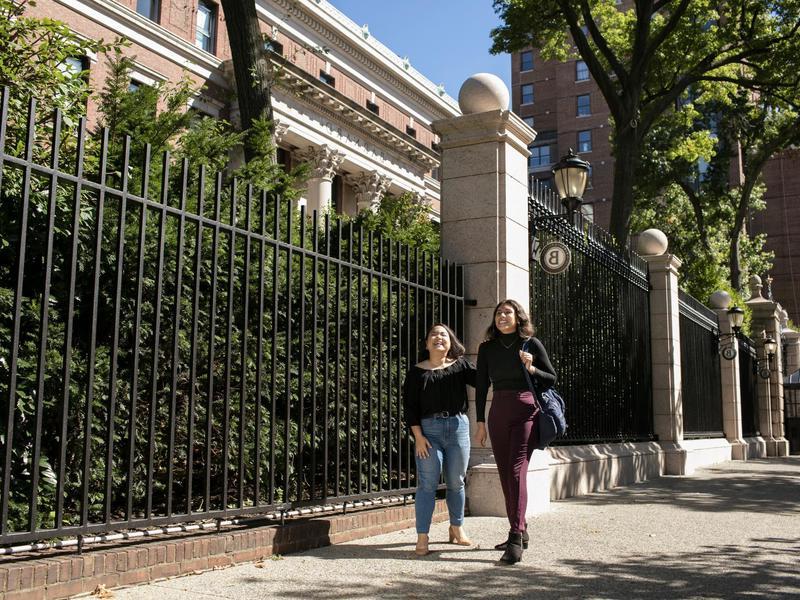 Students walking along broadway